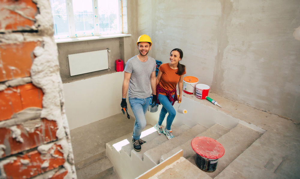 Área impermeabilizada - pessoas monitorando obra